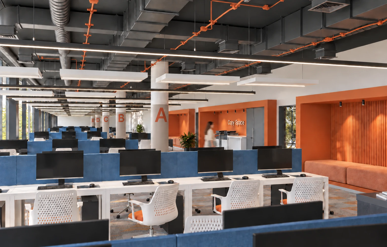 Comdata — Open-space aux gaines orange, cloisons bleues et espace copie