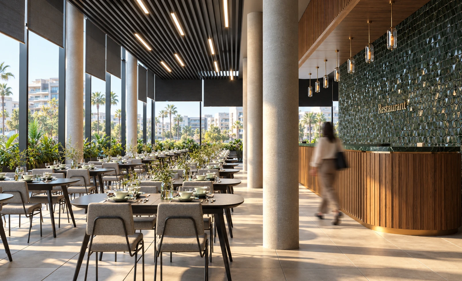 Comdata — Restaurant vitré aux plafonds à lames, mur vert et comptoir en bois