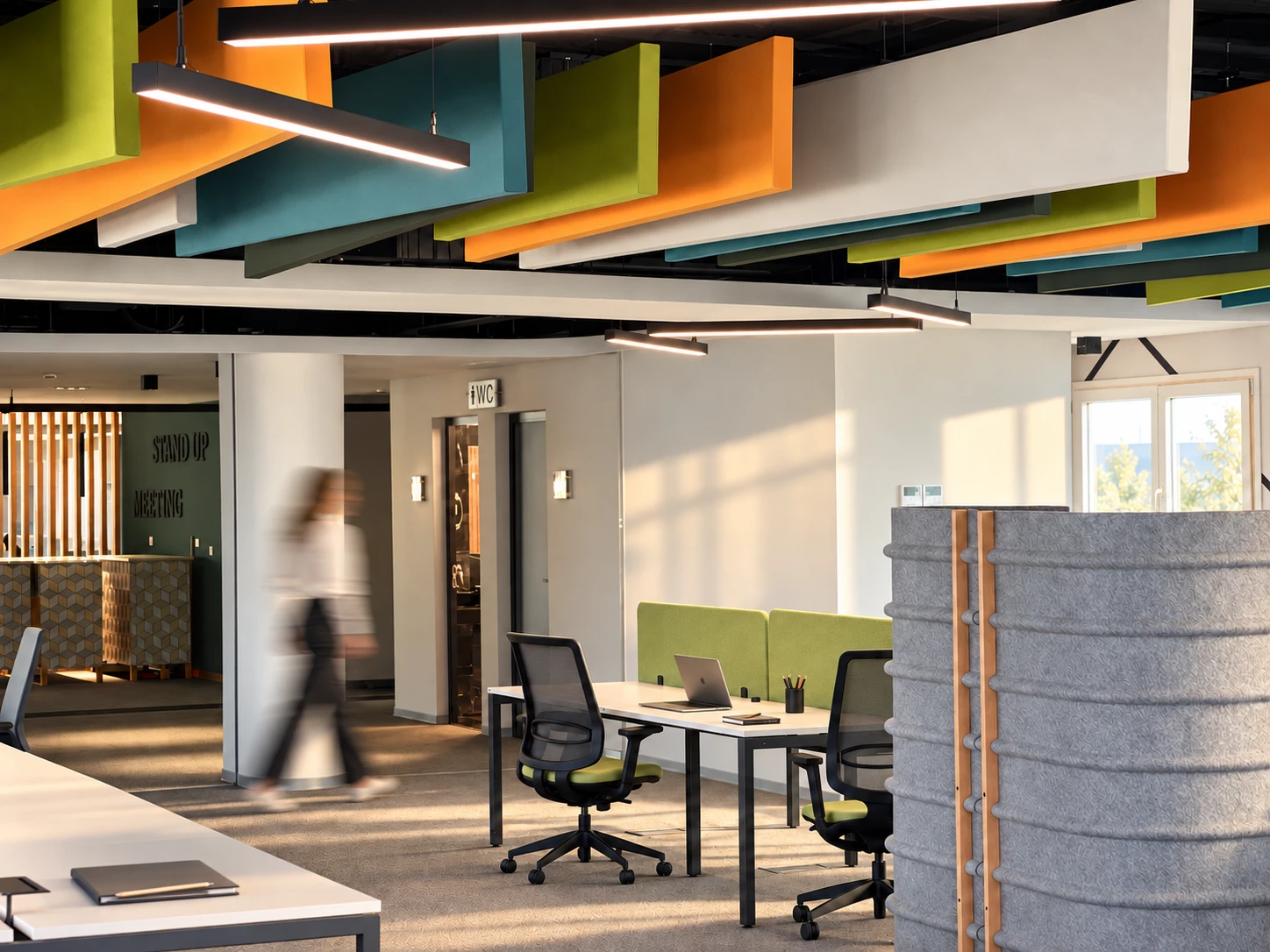 OCP Jorf Lasfar — open-space au plafond coloré