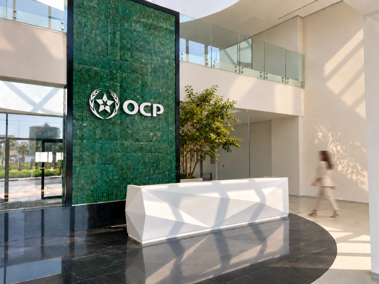 OCP Jorf Lasfar — Hall d’accueil avec projet de signalétique sur le mur de zellige vert